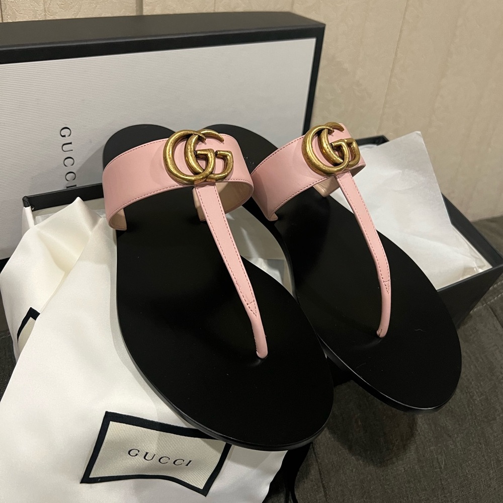 Gucci Pink Leather Thong Sandals with Gold Double G